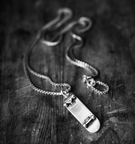 Skate Necklace 01